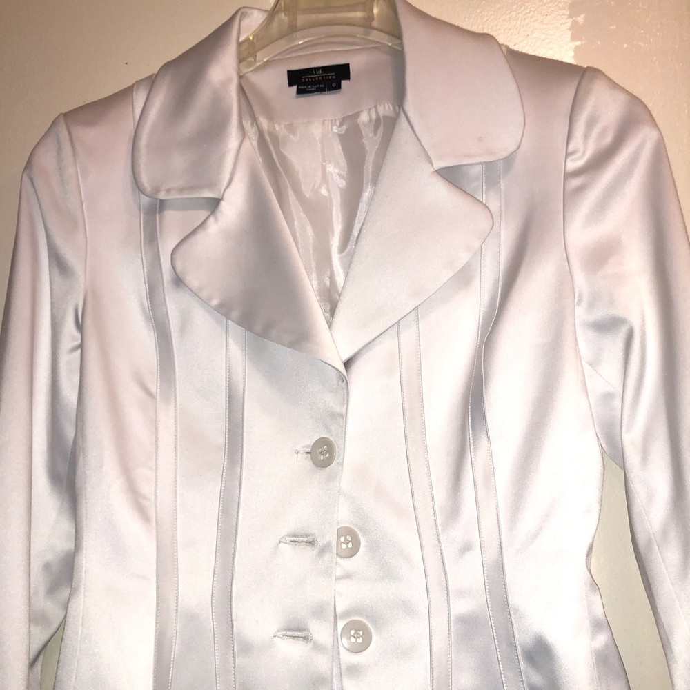 Very cute white jacket